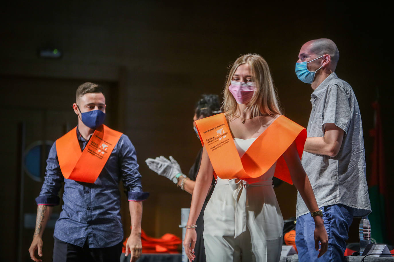Fotos: Los recién egresados en Sociología celebran su ceremonia con medidas de seguridad