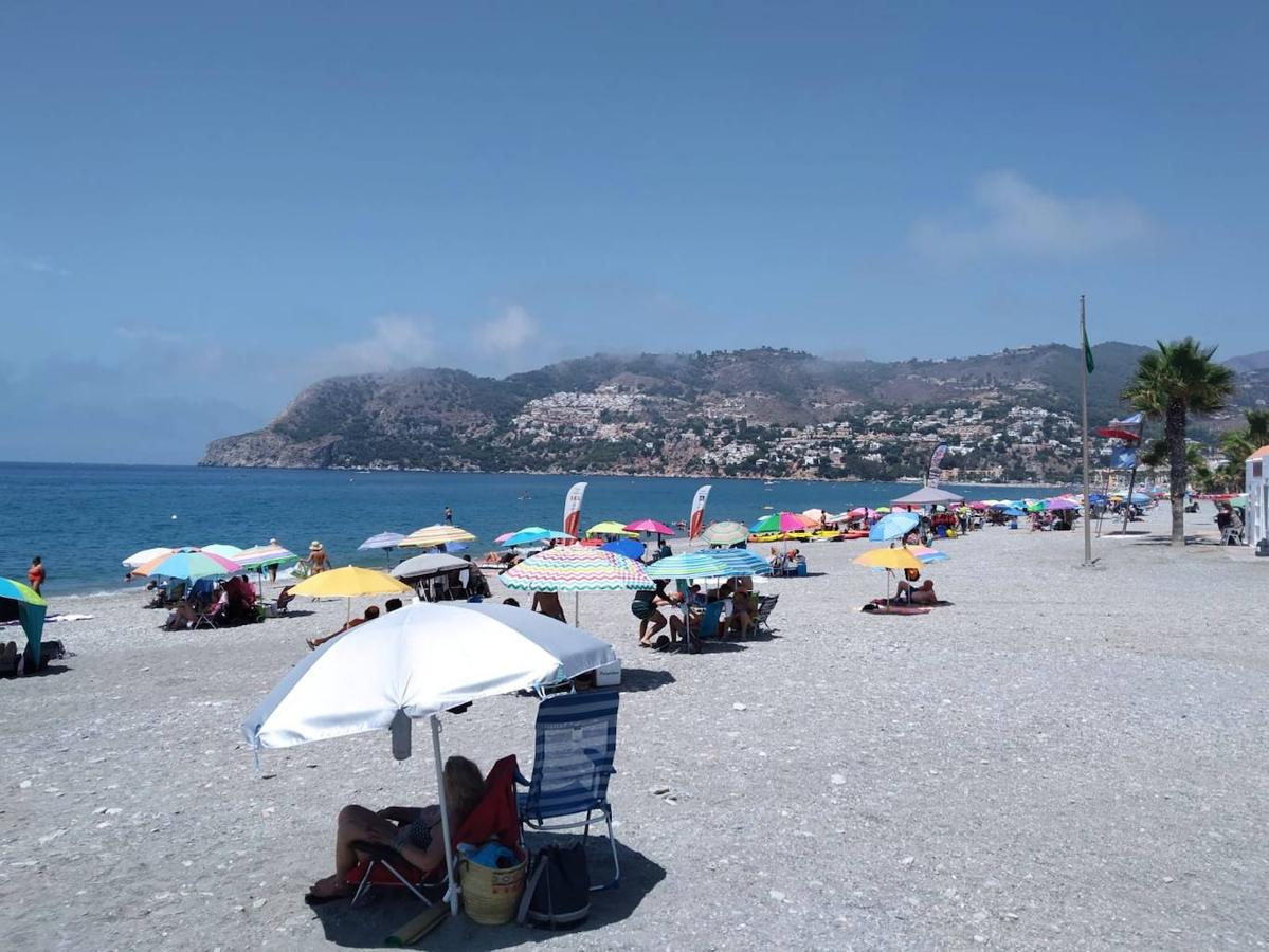 La playa de San Cristóbal presenta este mediodía de domingo un aspecto formidable. 