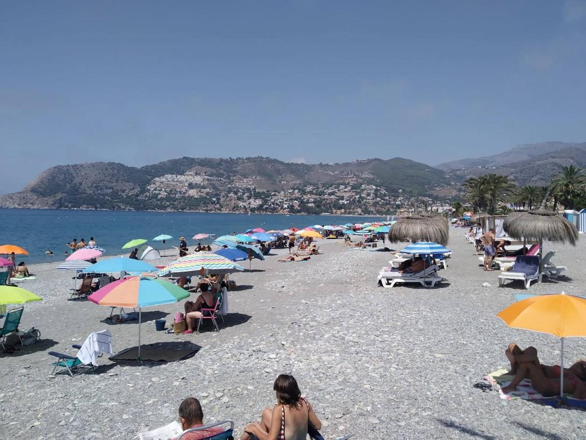 La playa de San Cristóbal presenta este mediodía de domingo un aspecto formidable. 