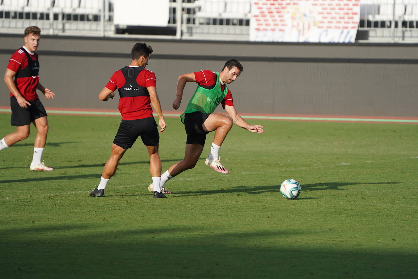 Fotos: Silva le cede los &#039;trastos&#039; a Fortes, que dirige la sesión del Almería