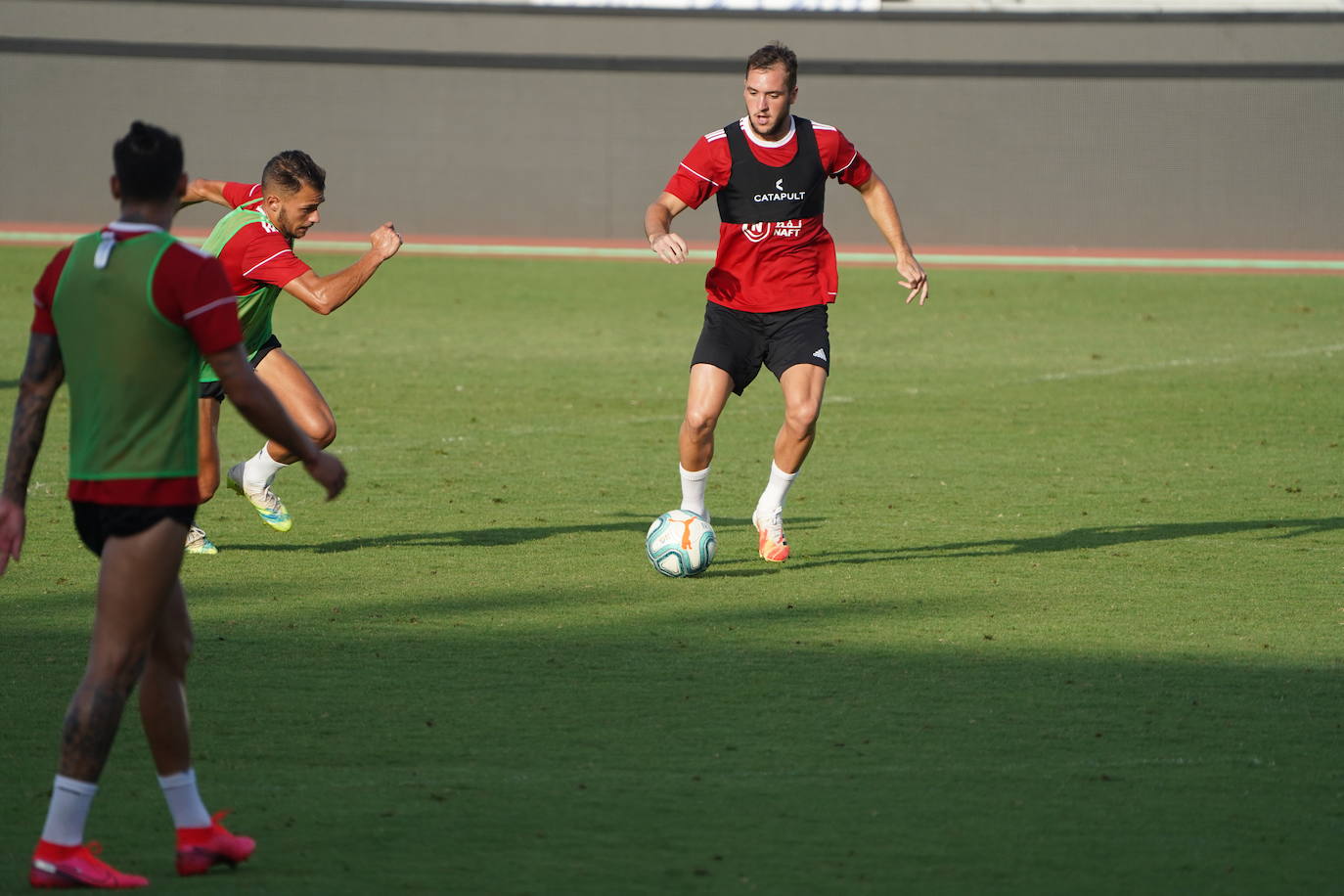 Fotos: Silva le cede los &#039;trastos&#039; a Fortes, que dirige la sesión del Almería