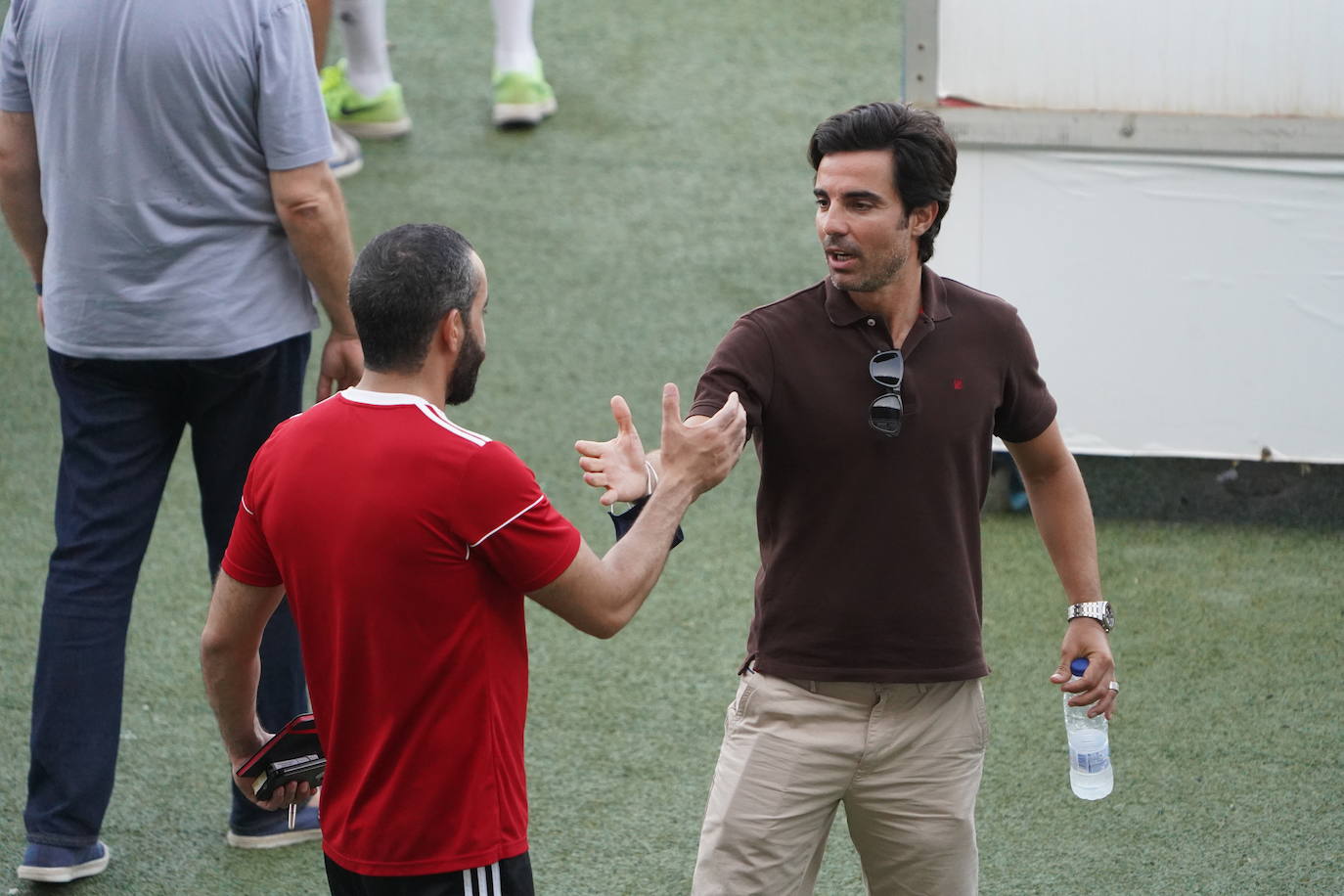 Fotos: Silva le cede los &#039;trastos&#039; a Fortes, que dirige la sesión del Almería