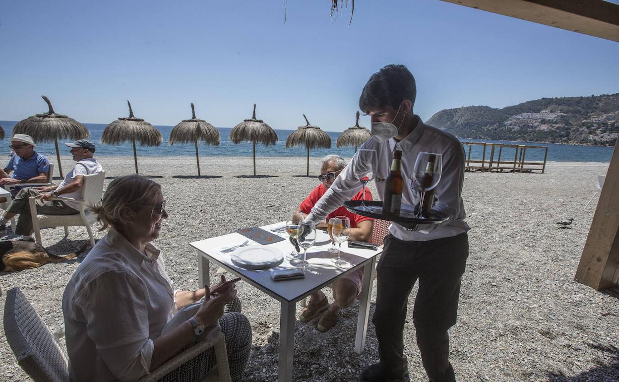 El sector servicios se lleva la peor parte del desplome.