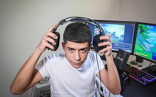 Imagen principal - El granadino que batió el récord mundial de &#039;Fornite&#039; después de Selectividad: 200 horas sin parar