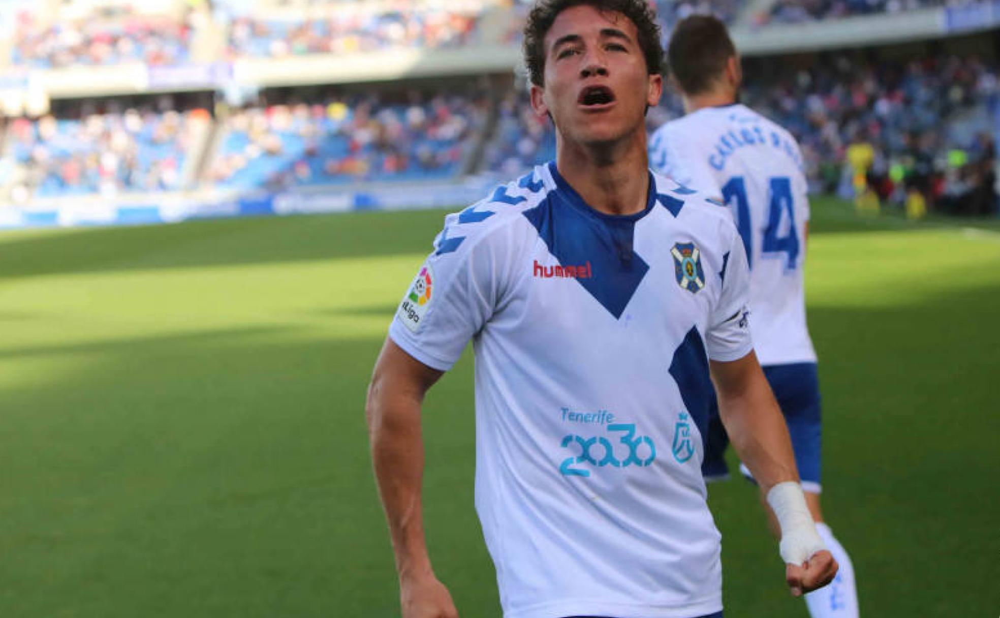 Luis Milla, durante la pasada temporada en un partido con el Tenerife en Segunda. 