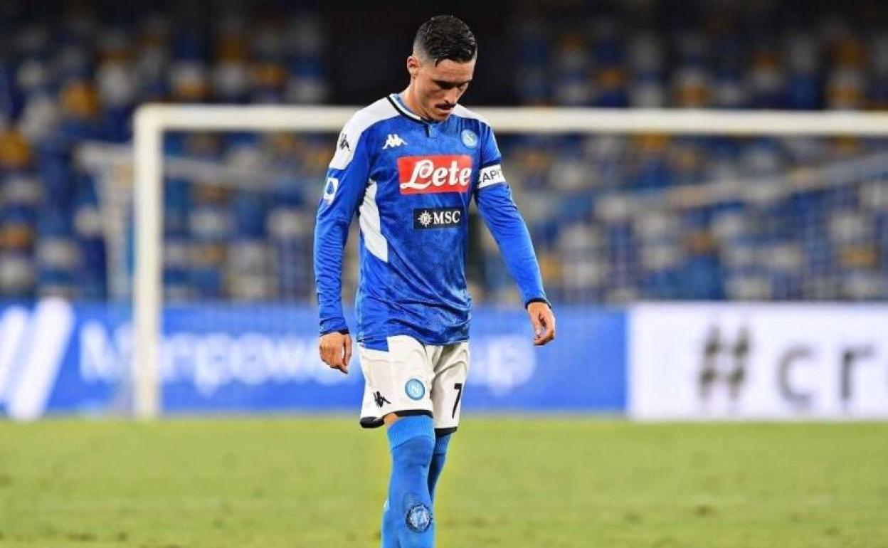 José Callejón, cabizbajo durante su último partido con el Nápoles en San Paolo. 