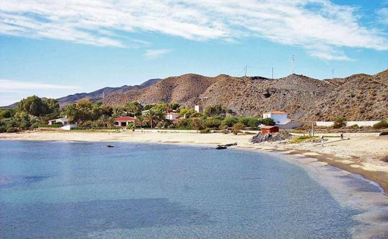 Vistas del agua cristalina de Cala Panizo en Cuevas de Almanzora.