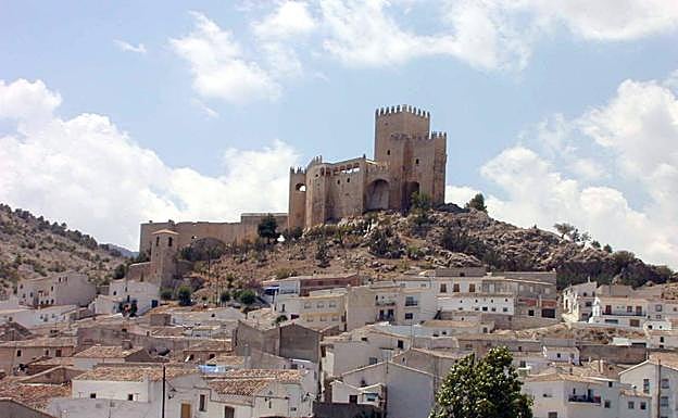 Vista del castillo de la localidad almeriense de Vélez Blanco. 