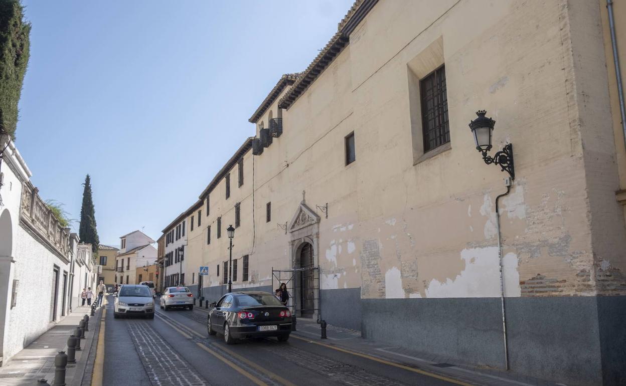 A la derecha, convento de Los Ángeles, en el Realejo, donde robaron la imagen de SantaMargarita de Cortona.