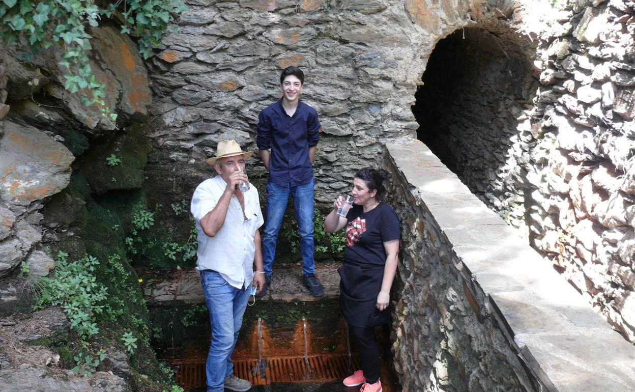 La Fuente Agria y El Chorrerón de Pórtugos, uno de los parajes rurales más visitados de La Alpujarra