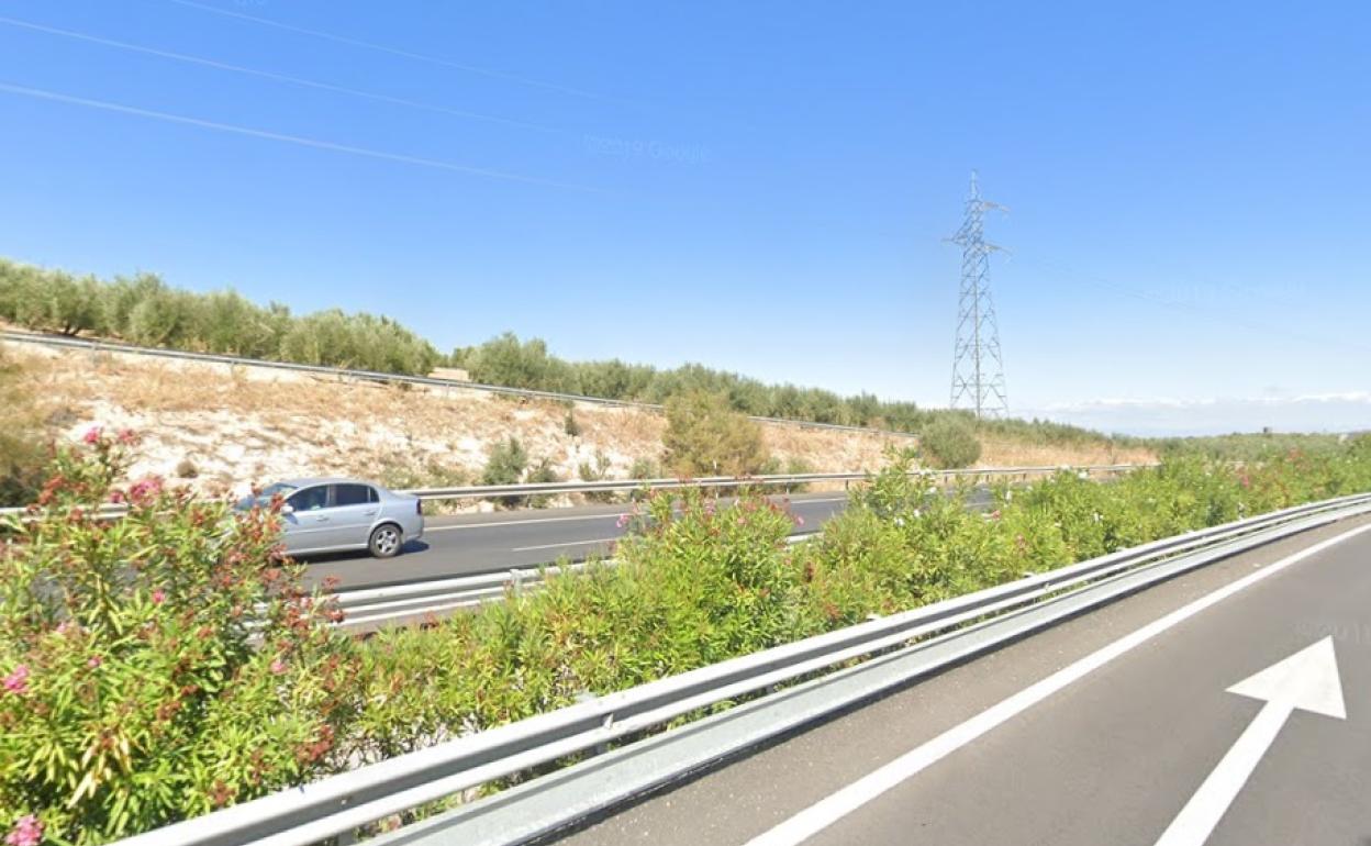 El accidente ha sido en el kilómetro 61 de la A-316 a la altura de Torredelcampo.
