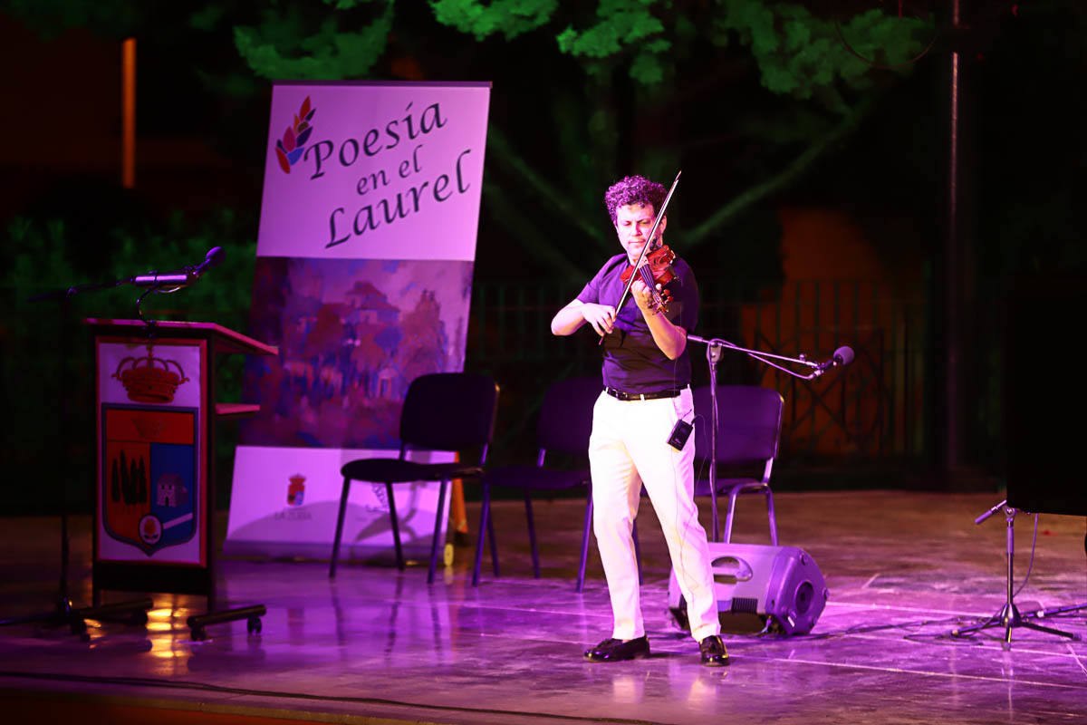 Estrella se presentó en La Zubia para ensalzar las toneladas de poesía que le descubrió su padre