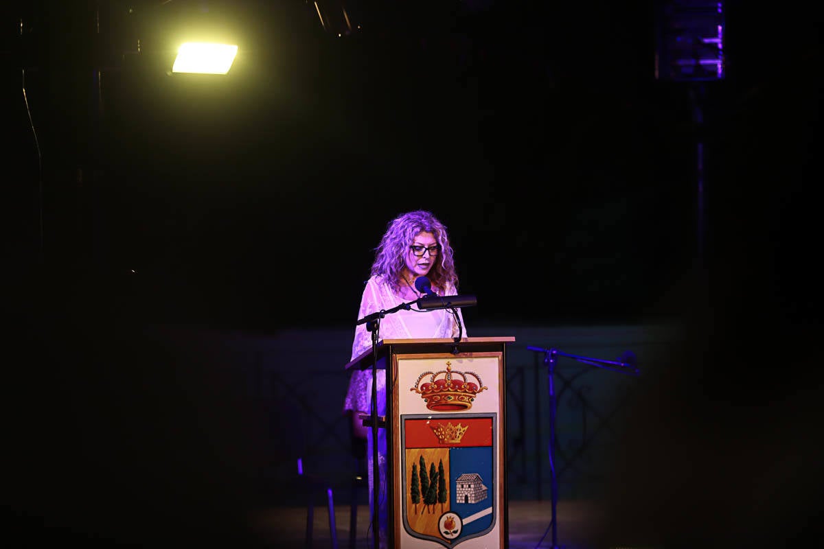 Estrella se presentó en La Zubia para ensalzar las toneladas de poesía que le descubrió su padre