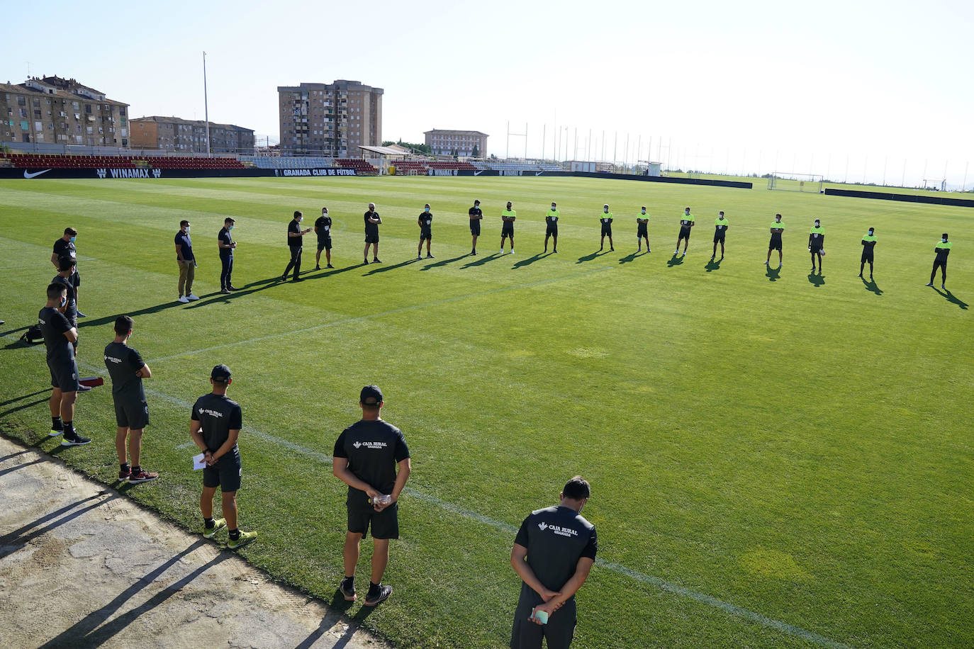 Fotos: El EuroGranada da sus primeros pasos sobre el césped de la Ciudad Deportiva