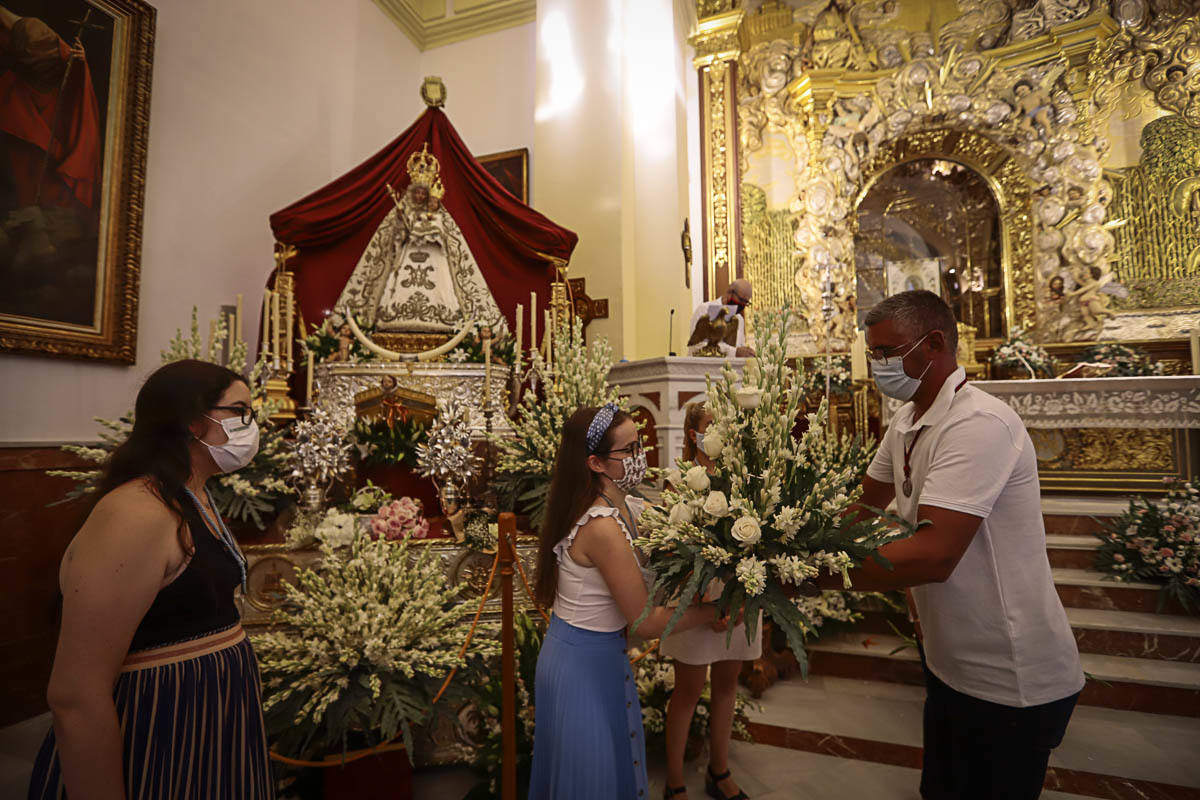 Fotos: Motril celebra la ofrenda floral a su patrona