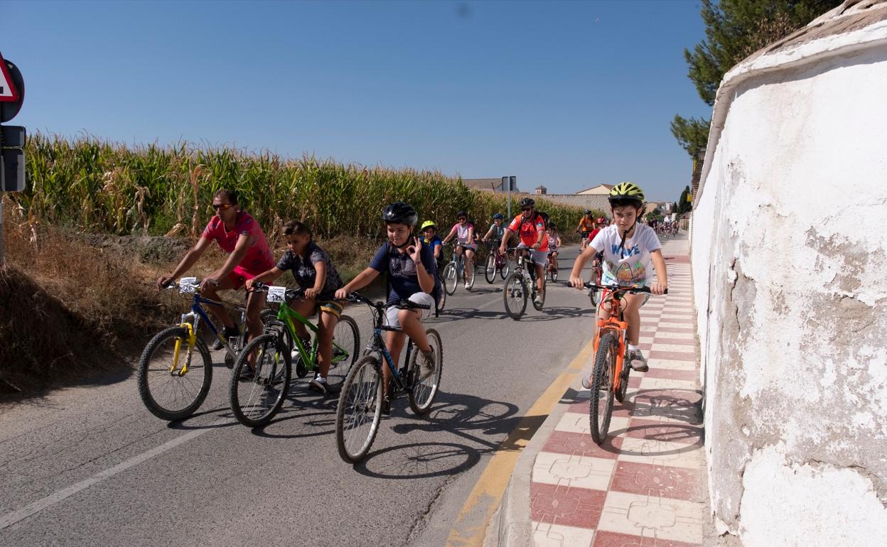 Unos jóvenes participantes integran una edición pasada del Día de la Bicicleta. 