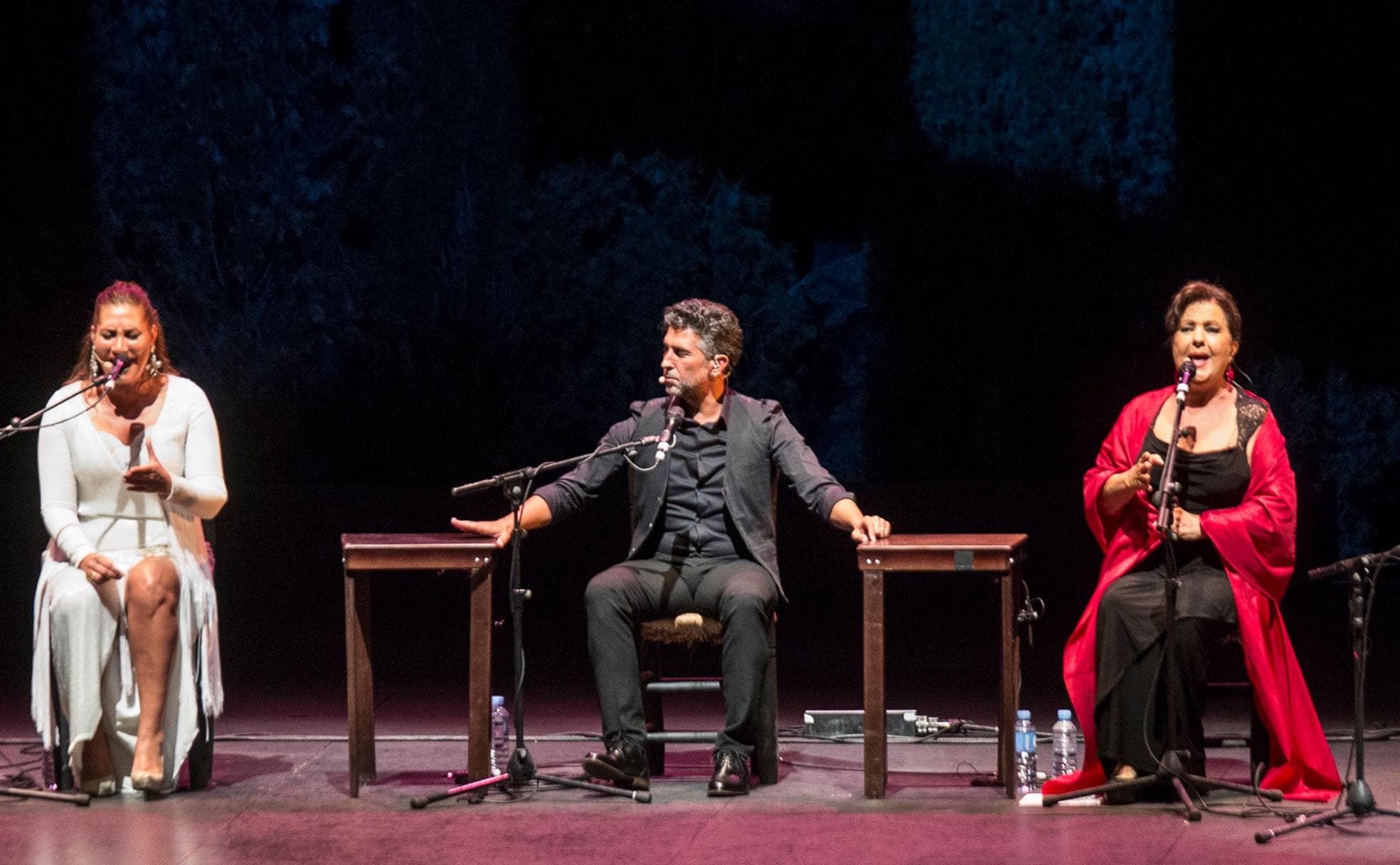 Marina Heredia, Arcángel y Carmen Linares, anoche sobre el escenario del Generalife.