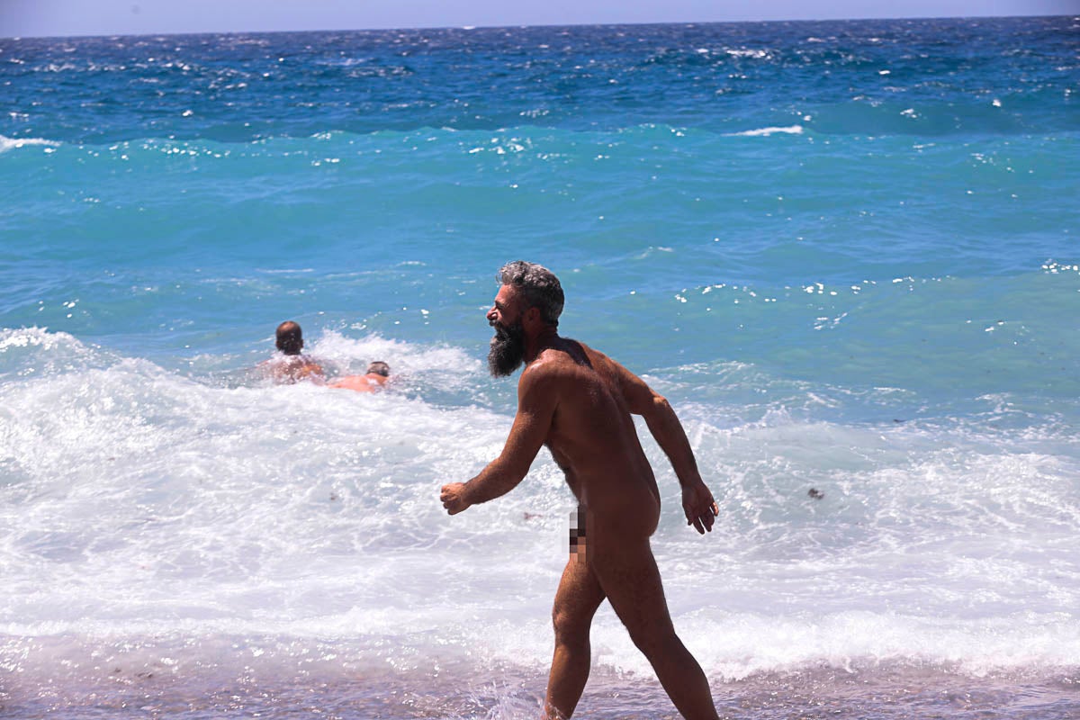 Fotos: La asociación Amigos de la Playa Nudista de Cantarriján reivindica su espacio