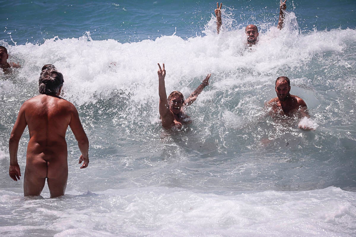 Fotos: La asociación Amigos de la Playa Nudista de Cantarriján reivindica su espacio