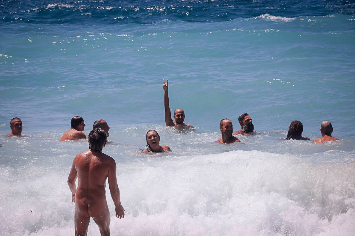 Fotos: La asociación Amigos de la Playa Nudista de Cantarriján reivindica su espacio