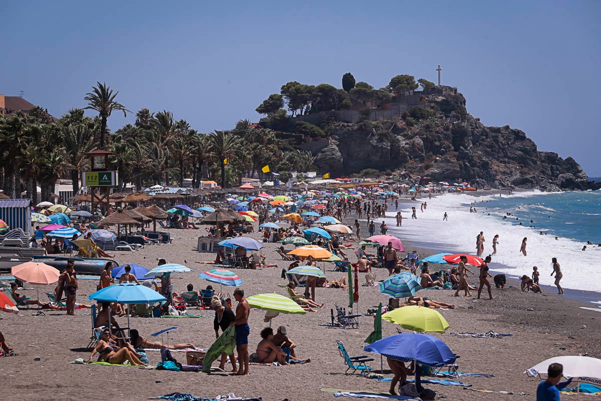 Fotos: Así se ha vivido en la costa un 15 de agosto sin fuegos artificiales