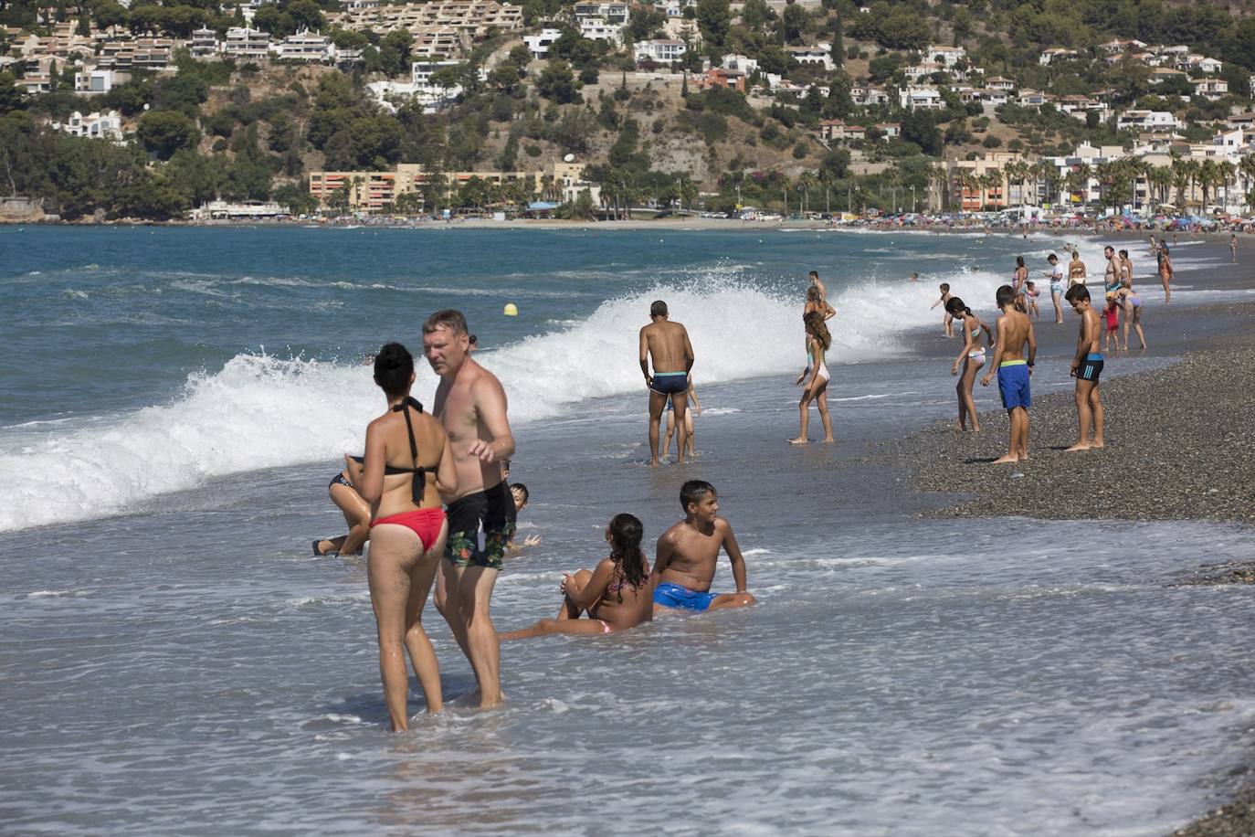 Ambiente en las playas de la Costa Tropical este domingo