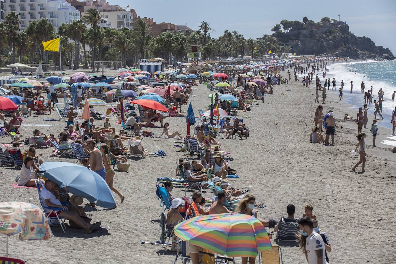 Ambiente en las playas de la Costa Tropical este domingo