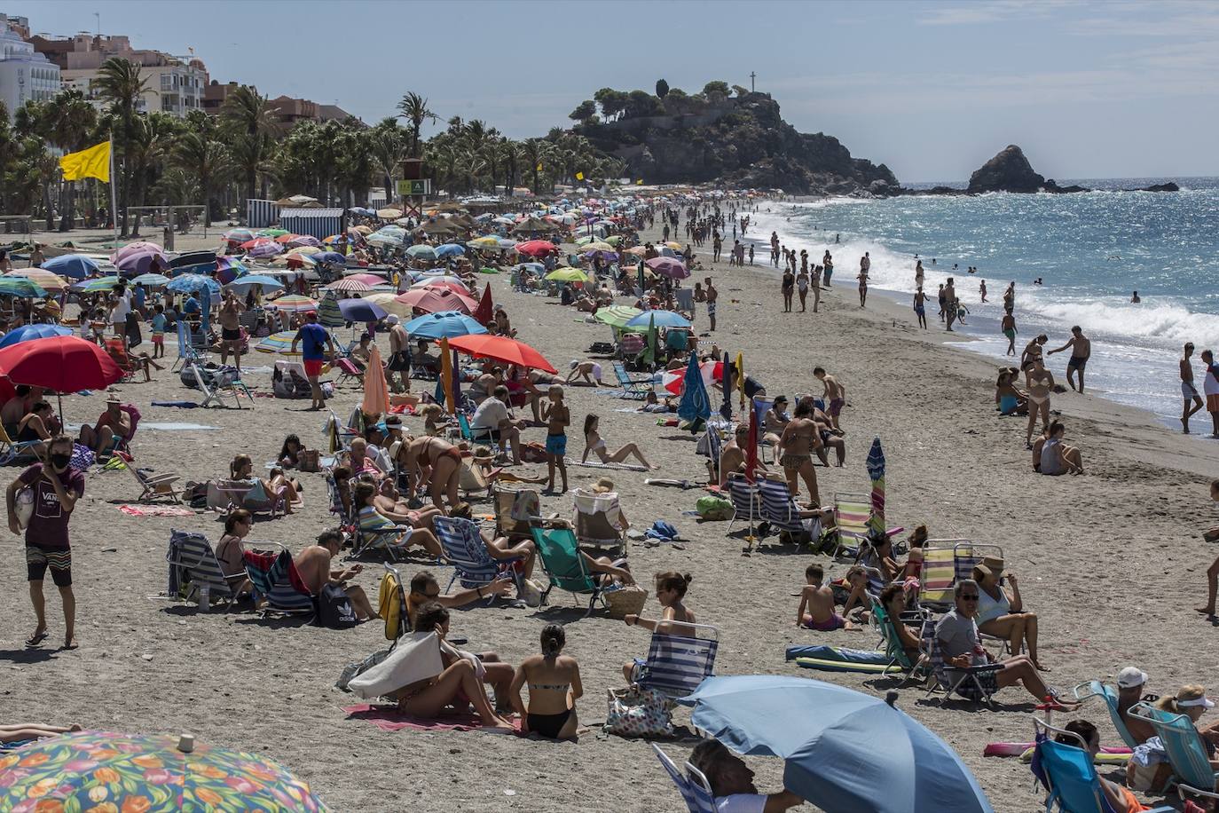 Ambiente en las playas de la Costa Tropical este domingo