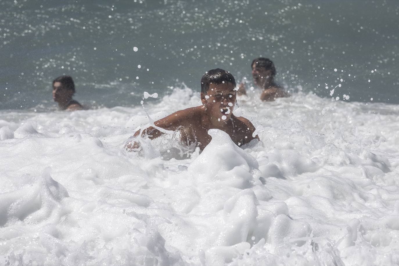 Ambiente en las playas de la Costa Tropical este domingo