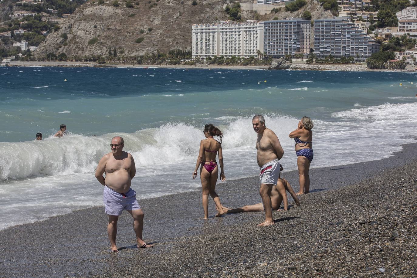 Ambiente en las playas de la Costa Tropical este domingo