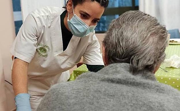 Los trabajadores que tienen que hacerse la prueba PCR antes de volver de vacaciones