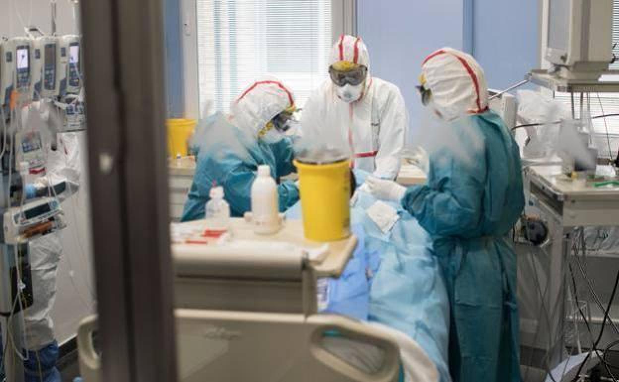 Andalucía registra la mayor subida de hospitalizados en 24 horas de los últimos meses