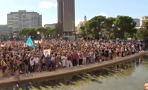 La razón por la que la Policía no puede multar a un contagiado que salga a la calle