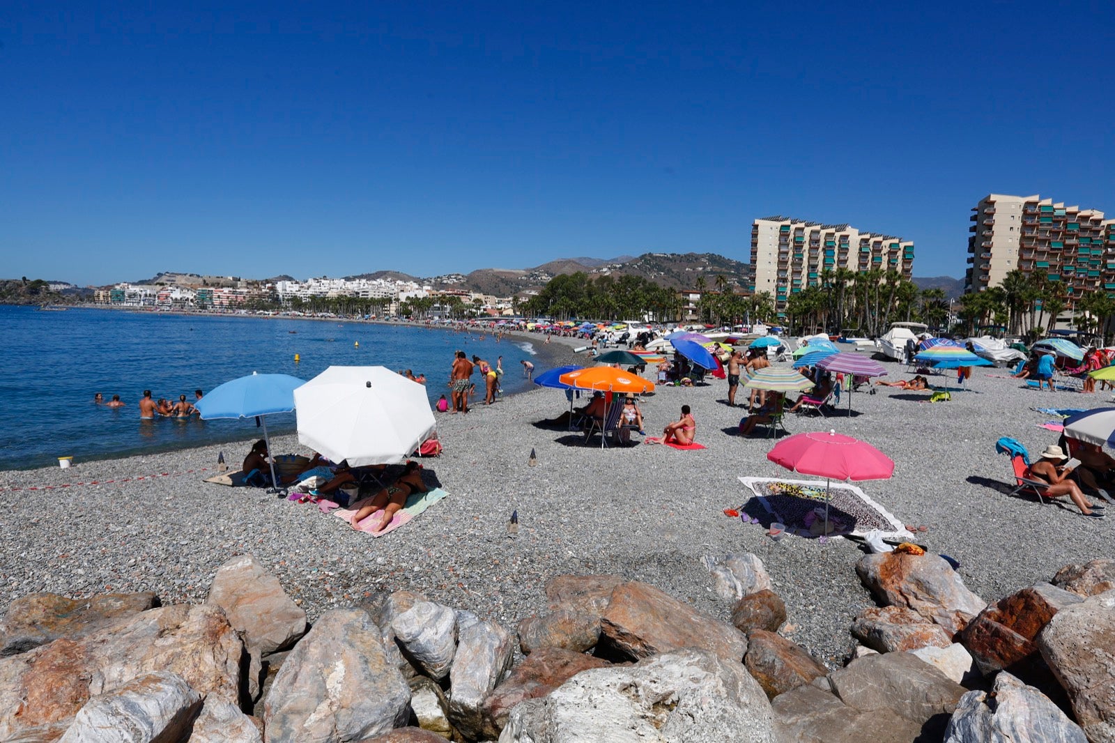 Veraneantes aprovechan los últimos días de mes para escaparse a las localides del litoral. 