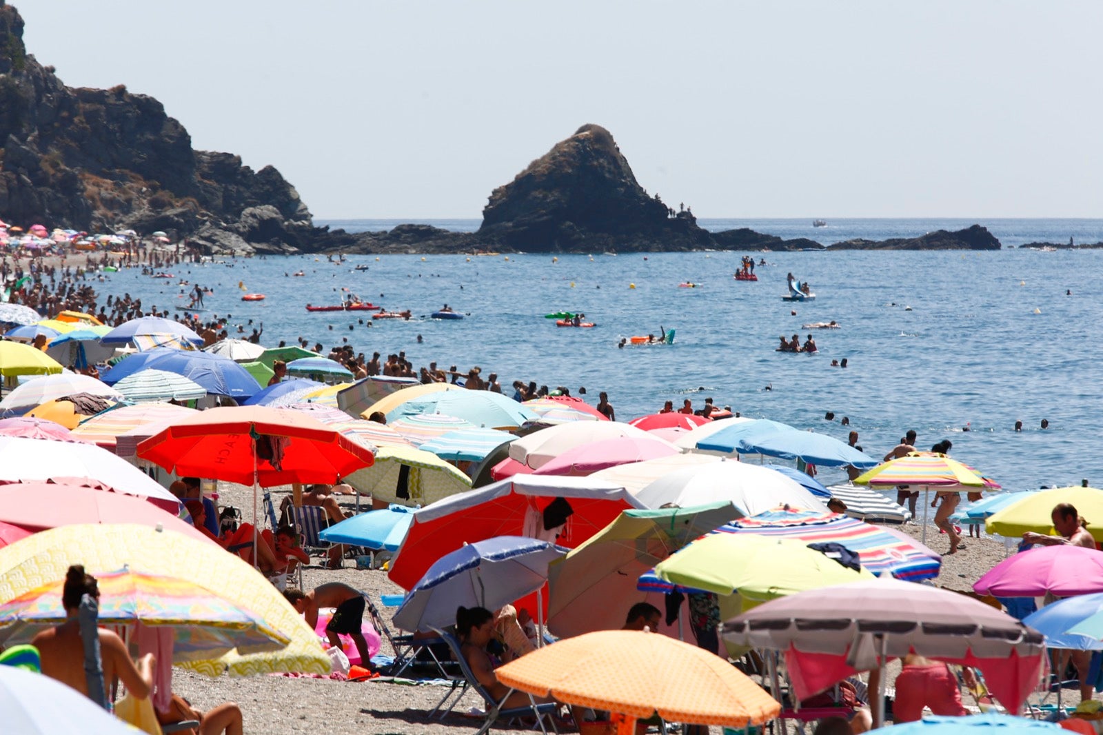Veraneantes aprovechan los últimos días de mes para escaparse a las localides del litoral. 