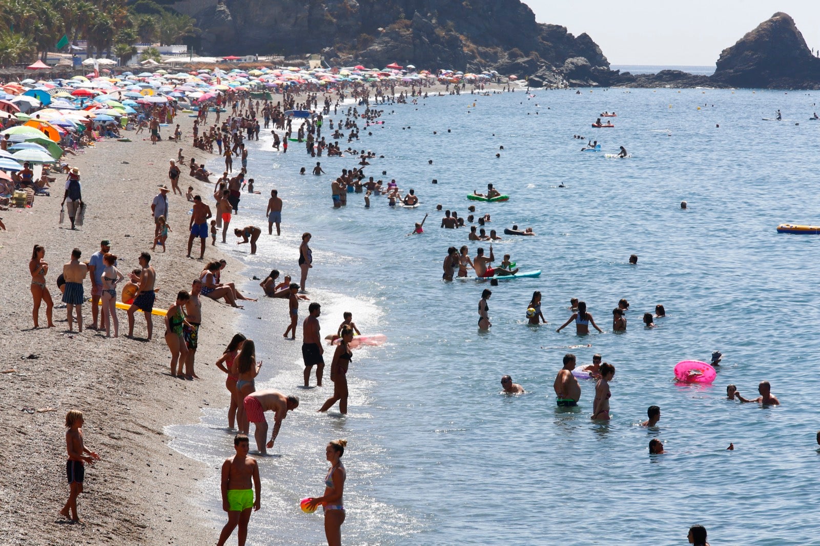 Veraneantes aprovechan los últimos días de mes para escaparse a las localides del litoral. 