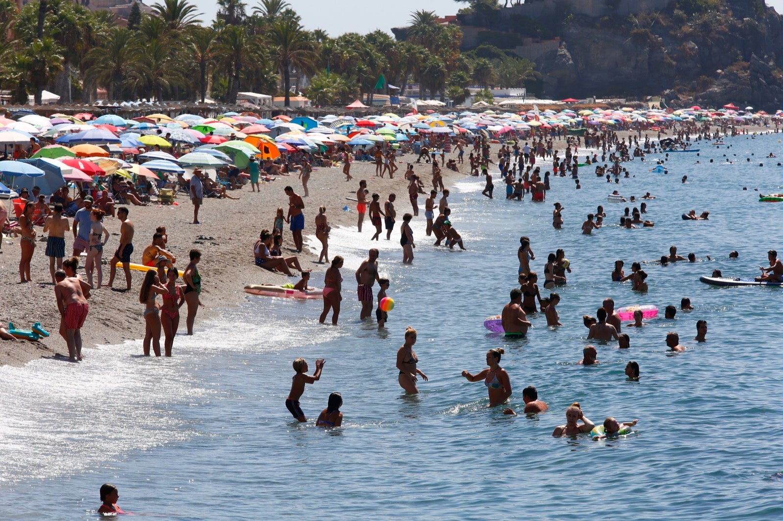 Veraneantes aprovechan los últimos días de mes para escaparse a las localides del litoral. 