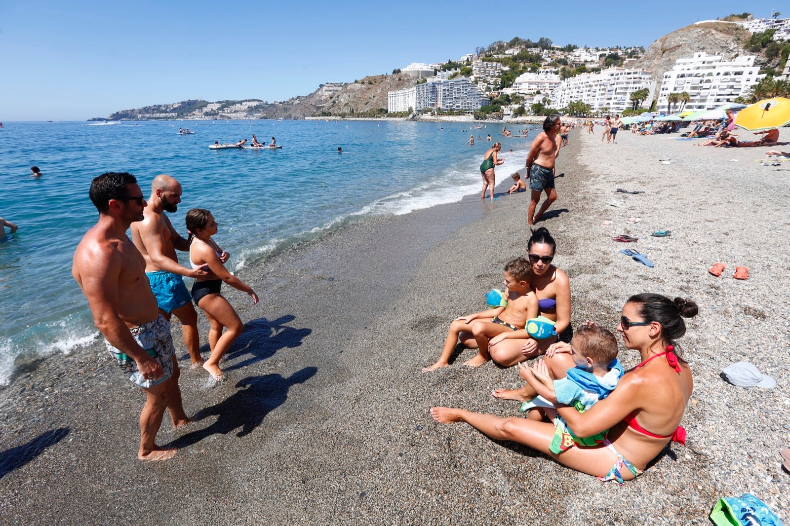 Veraneantes aprovechan los últimos días de mes para escaparse a las localides del litoral. 