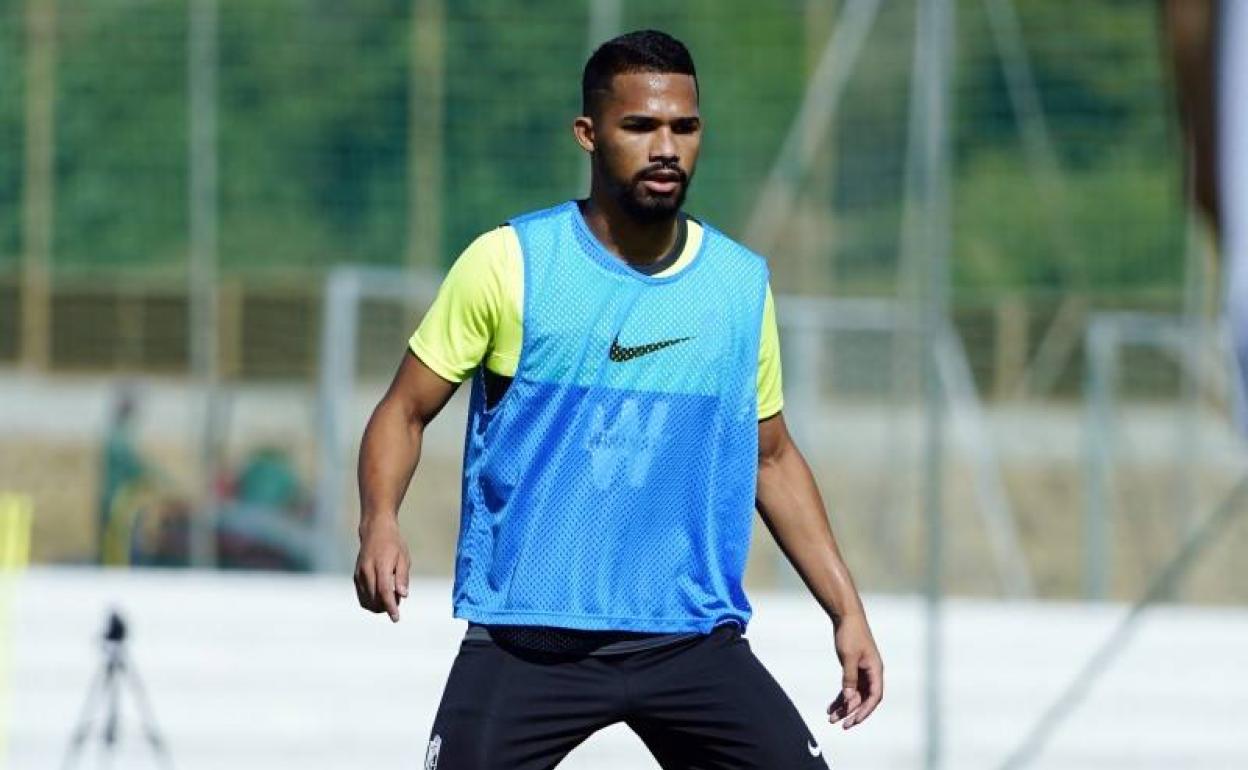 Yangel Herrera ya trabaja con sus compañeros. 