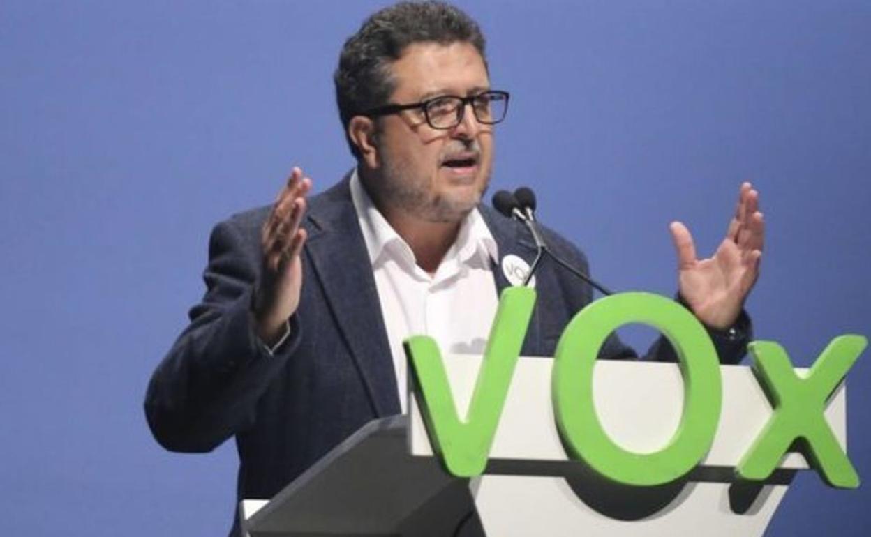 Francisco Serrano renuncia a su escaño parlamentario con Vox y abandona la política