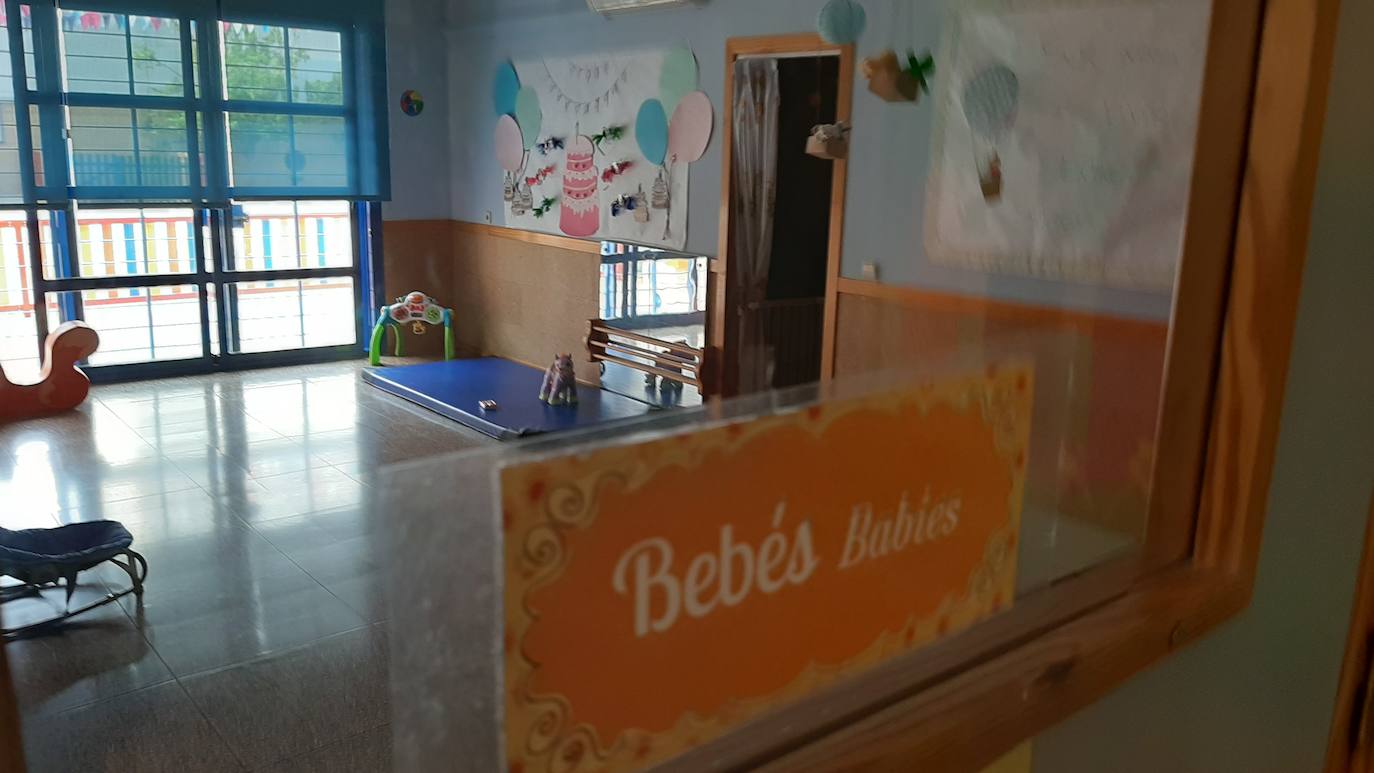 Vuelven a las aulas 4.740 menores de tres años que han comenzado este martes el curso escolar 2020/21 en las escuelas y centros de Educación Infantil de Jaén