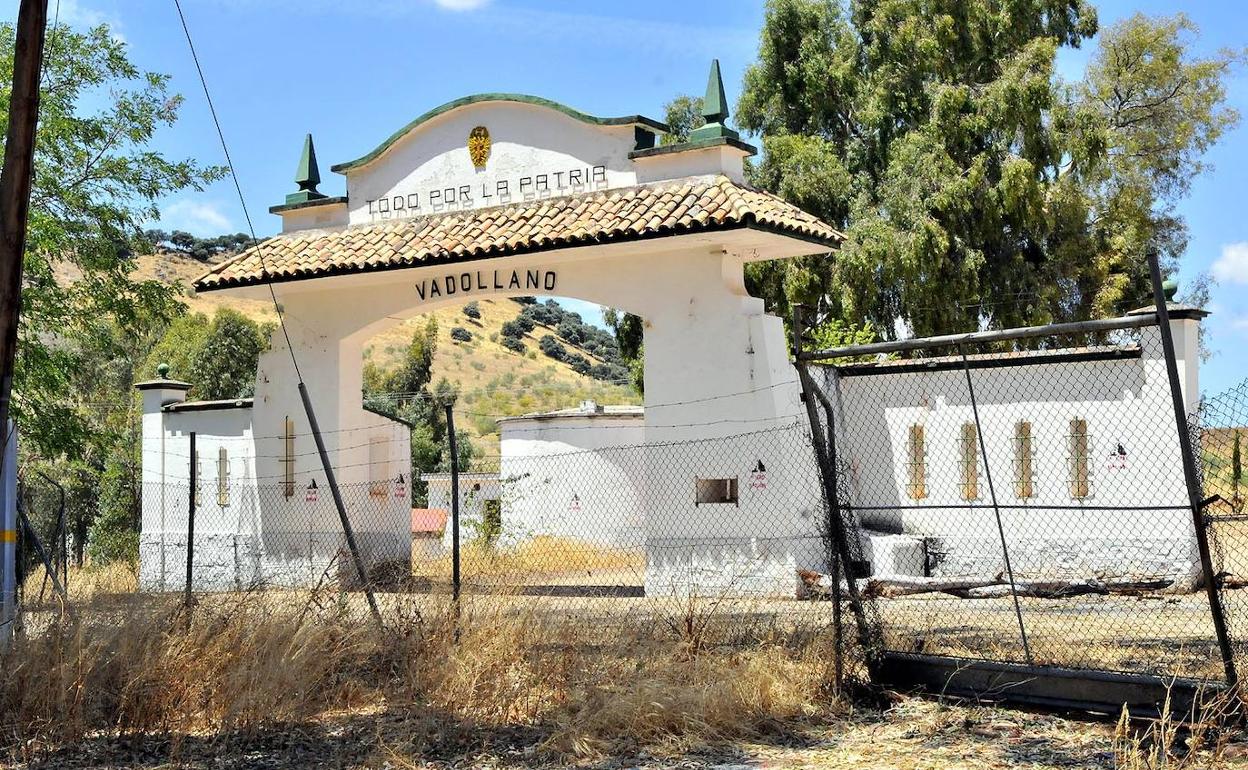 Estado de abandono que presenta el polvorín de Vadollano. 