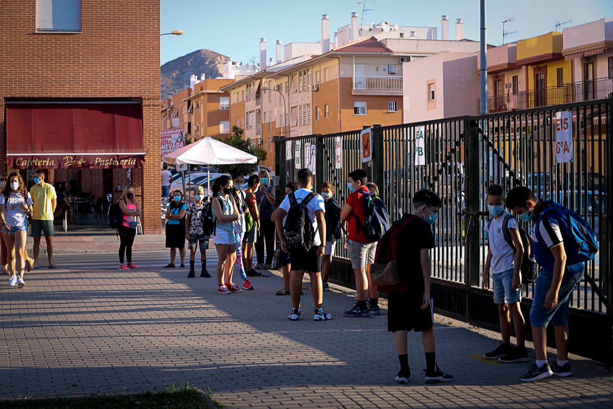 Vuelta a las aulas en los colegios Garvayo Dinelli y Los Álamos de Motril