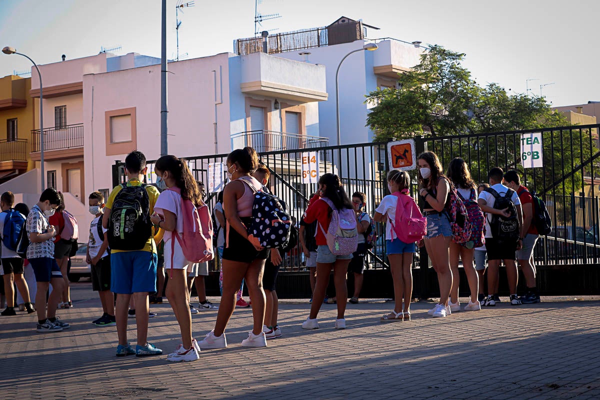 Vuelta a las aulas en los colegios Garvayo Dinelli y Los Álamos de Motril