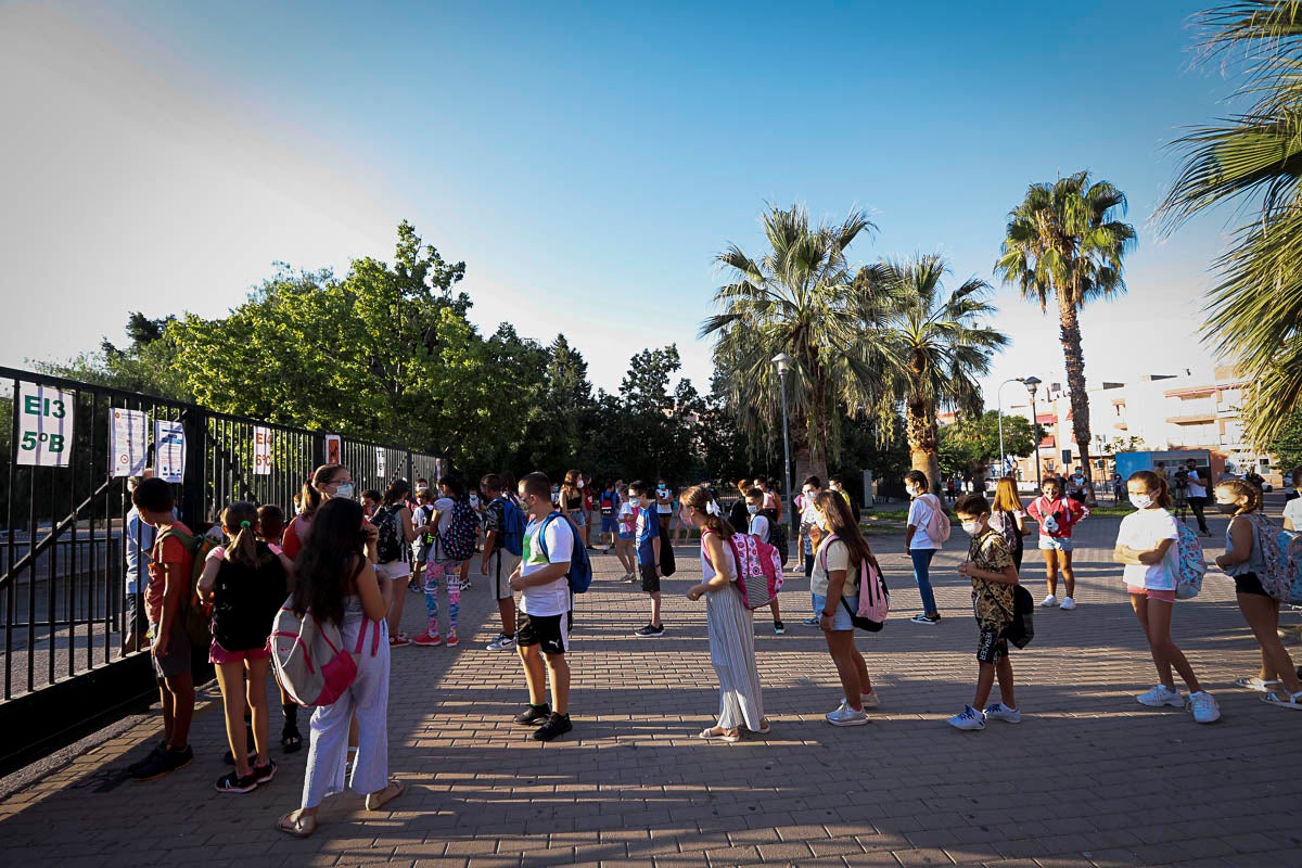 Vuelta a las aulas en los colegios Garvayo Dinelli y Los Álamos de Motril