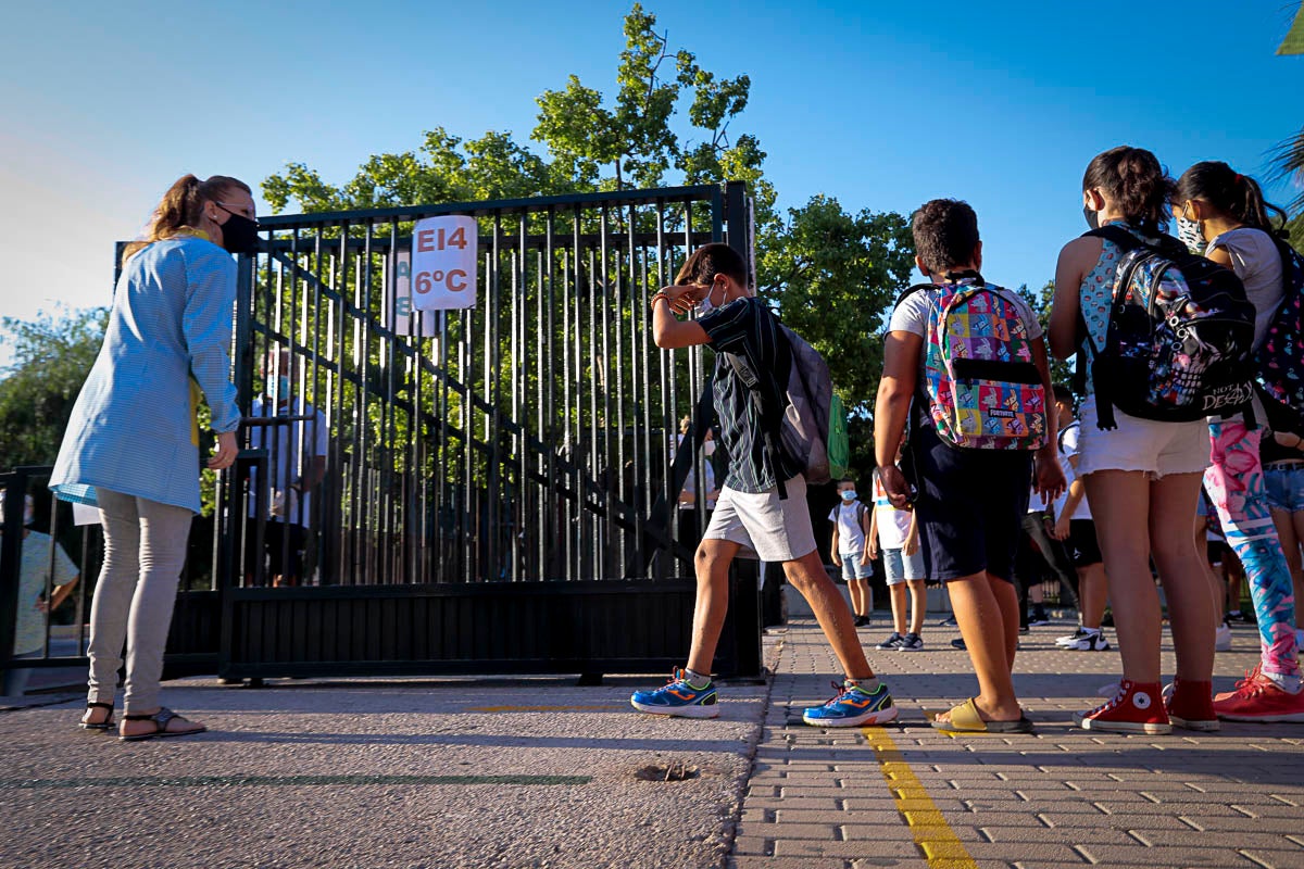 Vuelta a las aulas en los colegios Garvayo Dinelli y Los Álamos de Motril