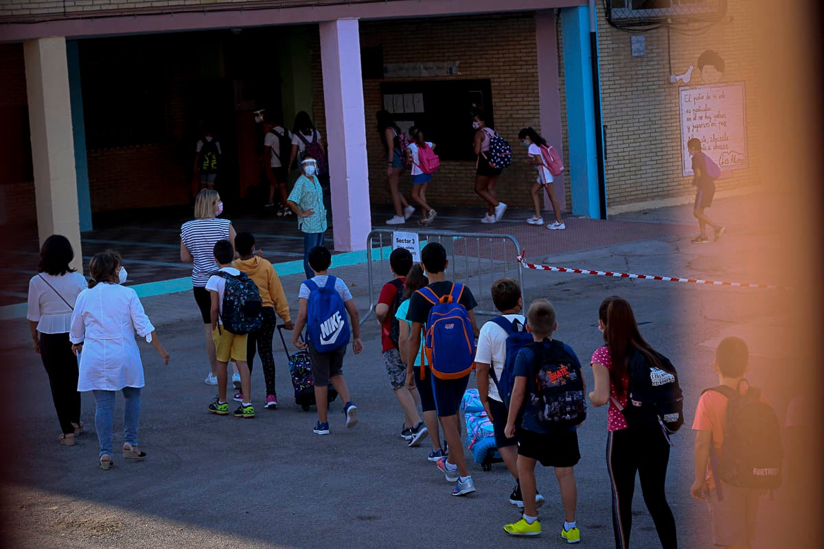 Vuelta a las aulas en los colegios Garvayo Dinelli y Los Álamos de Motril