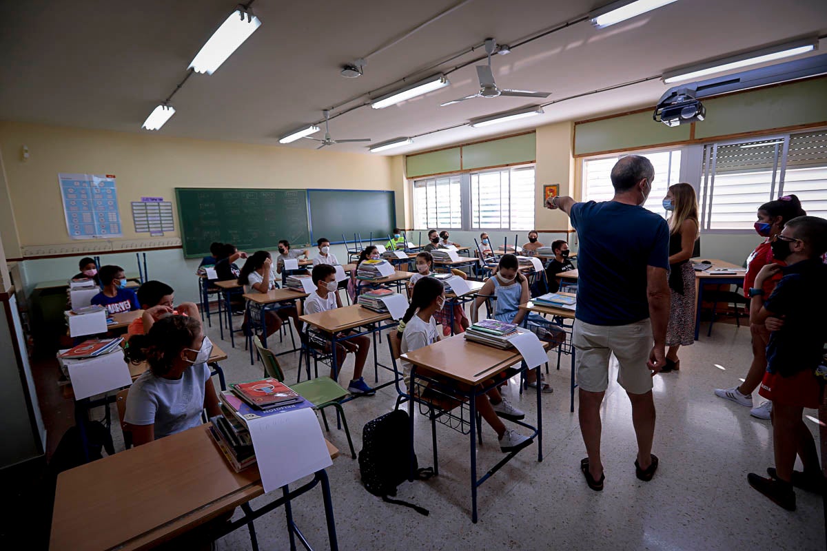 Vuelta a las aulas en los colegios Garvayo Dinelli y Los Álamos de Motril