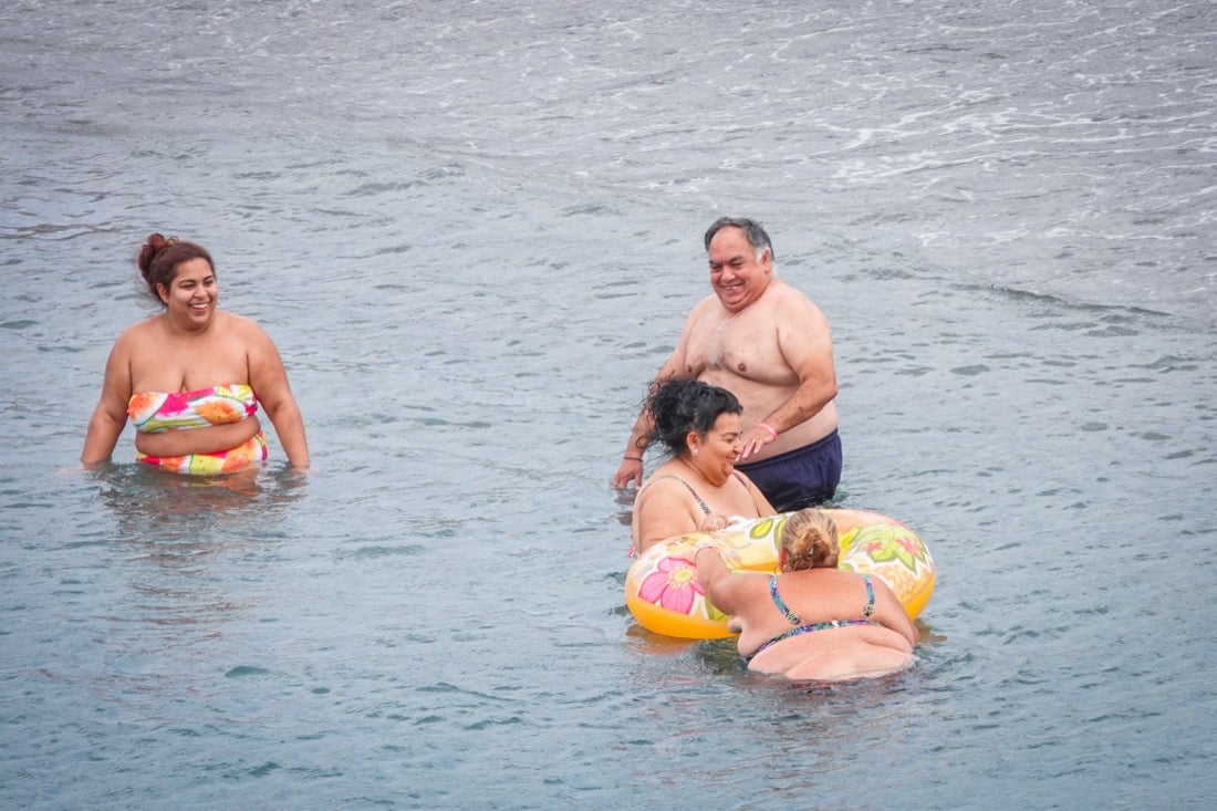 Buen ambiente en las playas granadinas este domingo