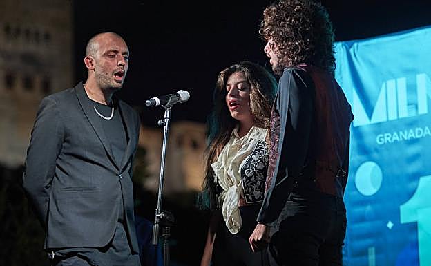 Imagen principal - Espectáculo de los hermanos Kiki Morente y Soleá Morente en el Palacio de los Cordova, suspendido por la lluvia.